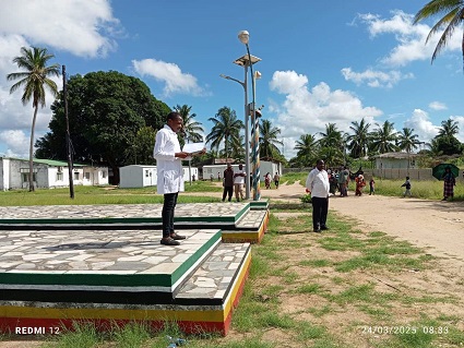 Adérito lendo mensagem alusiva ao Dia Mundial de Combate à Tuberculose